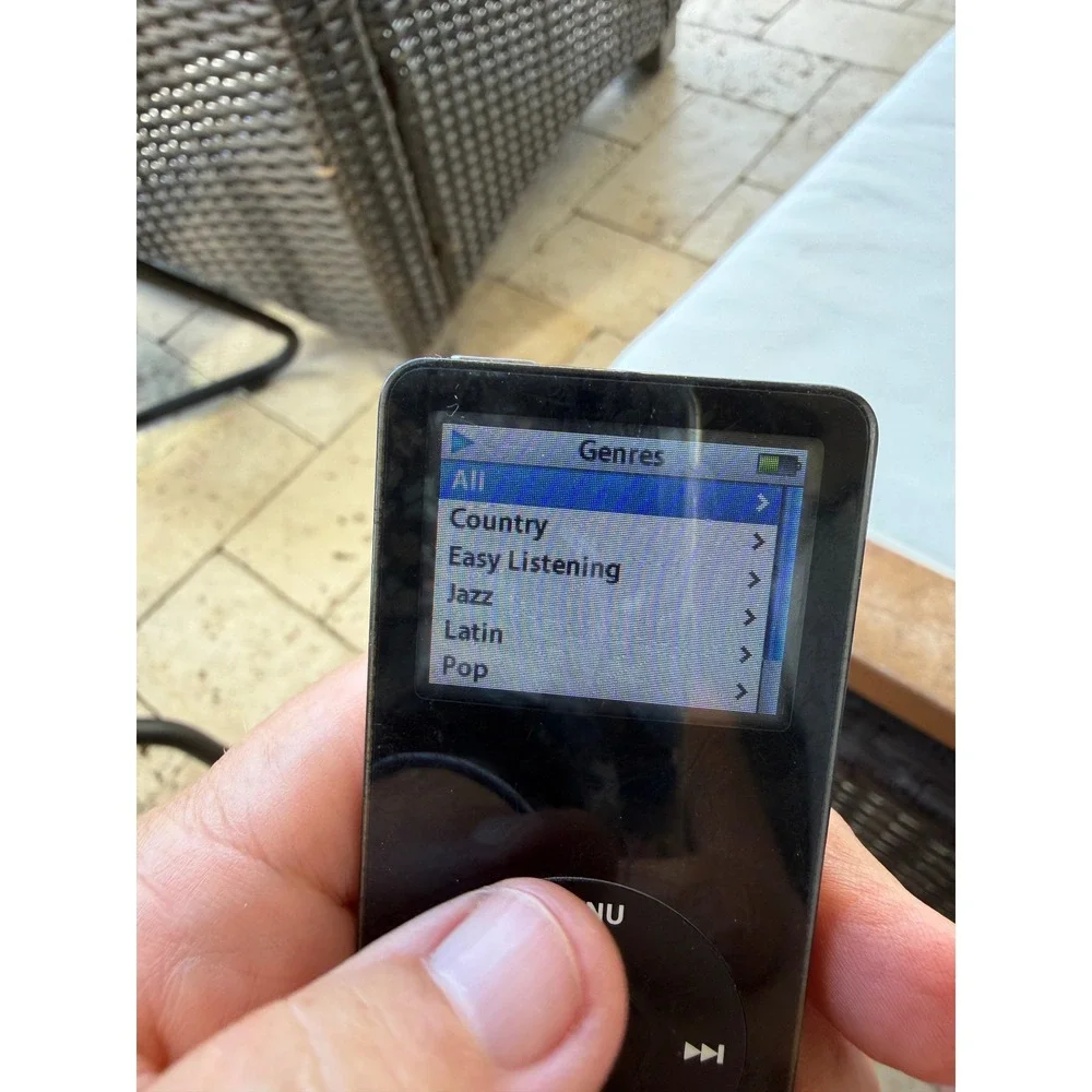 Apple iPod Nano 1st Gen 2GB Black A1137 Vintage Digital Music Player MP3 Click